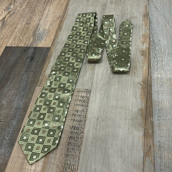 Michael Kors Men’s Green Geometric Squares Silk Necktie W3.5” L58” - Picture 1 of 7